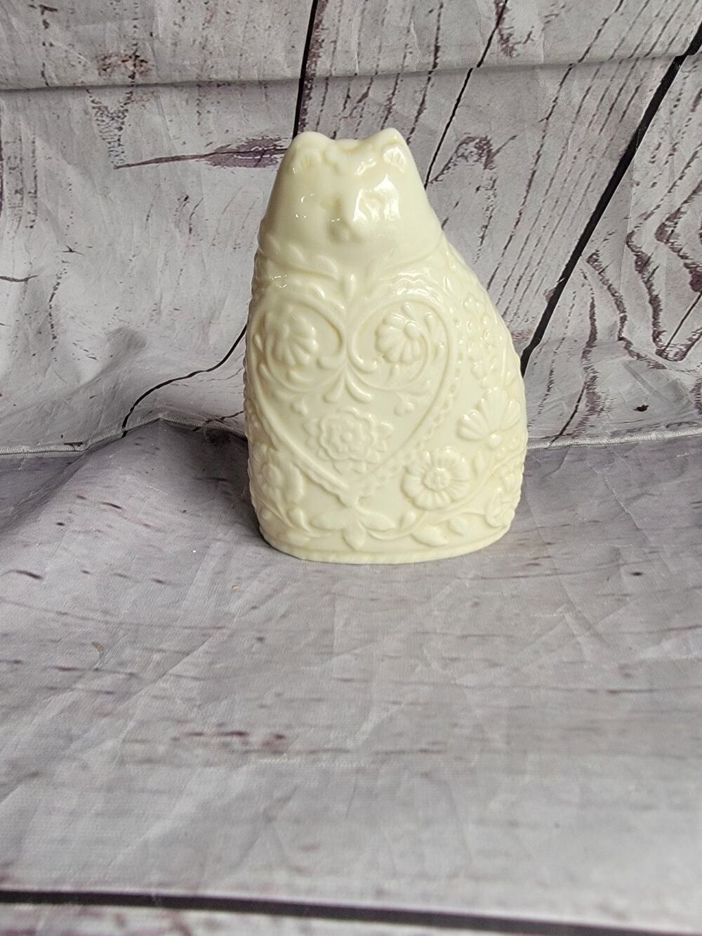 Vintage Ivory Porcelain Puff Cat Figurine Embossed Flower Heart Shape